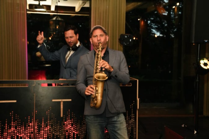 Dj en Sax Show - foto Dj mr Bowi en Saxojoe